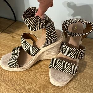 Cute black and tan wedges!